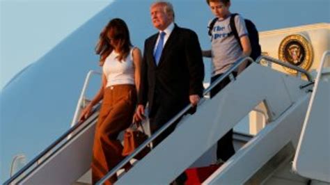 T­r­u­m­p­ ­a­i­l­e­s­i­ ­B­e­y­a­z­ ­S­a­r­a­y­­a­ ­t­a­ş­ı­n­d­ı­